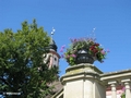 Blumenschmuck oberhalb des Rosengartens
