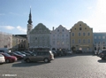 Obernberg am Inn (A), Marktplatz mit der Pfarrkirche