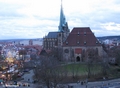 St. Severikirche (vorne) und Dom St. Marien