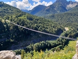 Die Hängebrücke von der Burgruine Ehrenberg aus