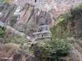 Buddha oberhalb des Weges zum Eingang